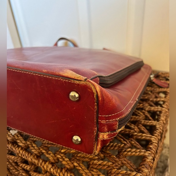 Fossil vintage red leather messenger bag laptop bag briefcase, includes key - Picture 7 of 8